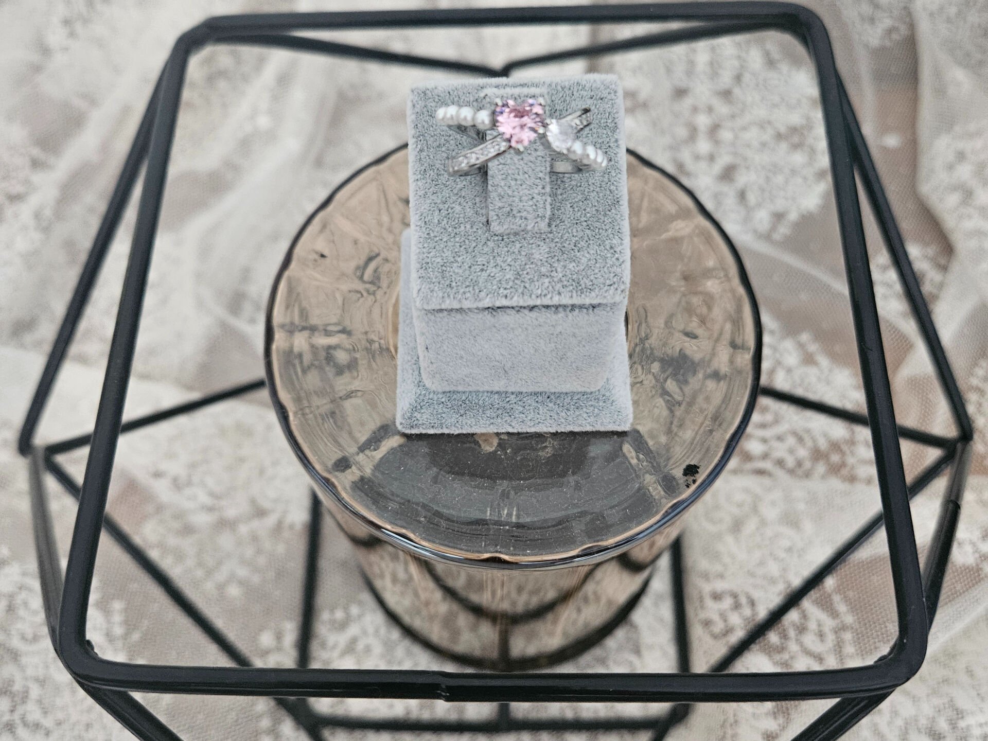 Pembe Kalpli Zirkon Tasli Capraz Yuzuk