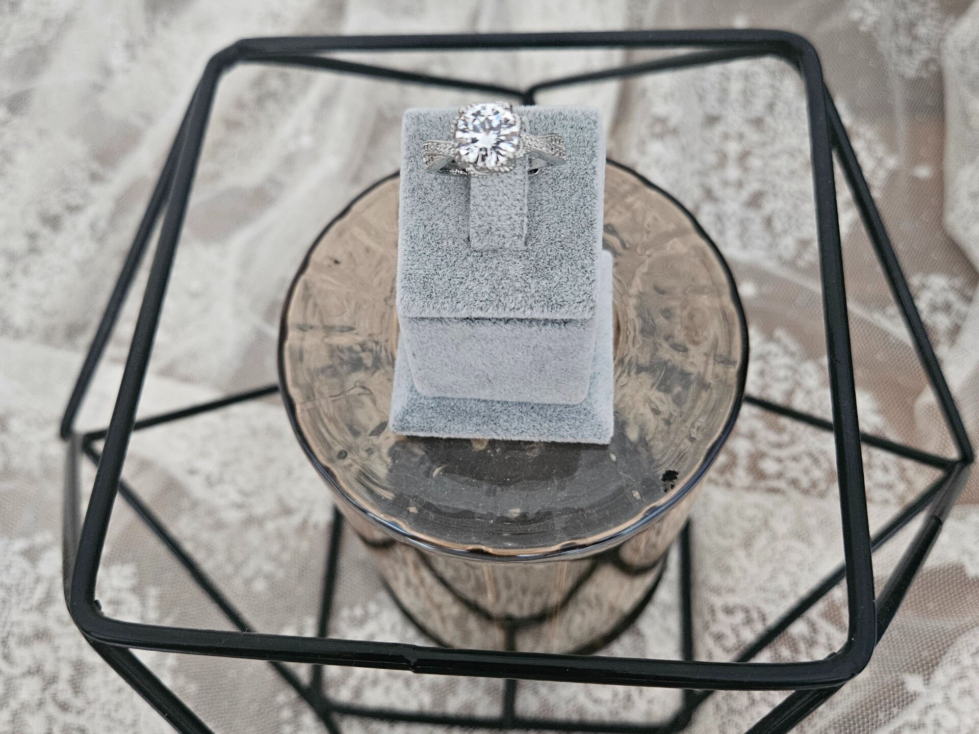 Gumus Renkli Tektas Zirkon Yuzuk