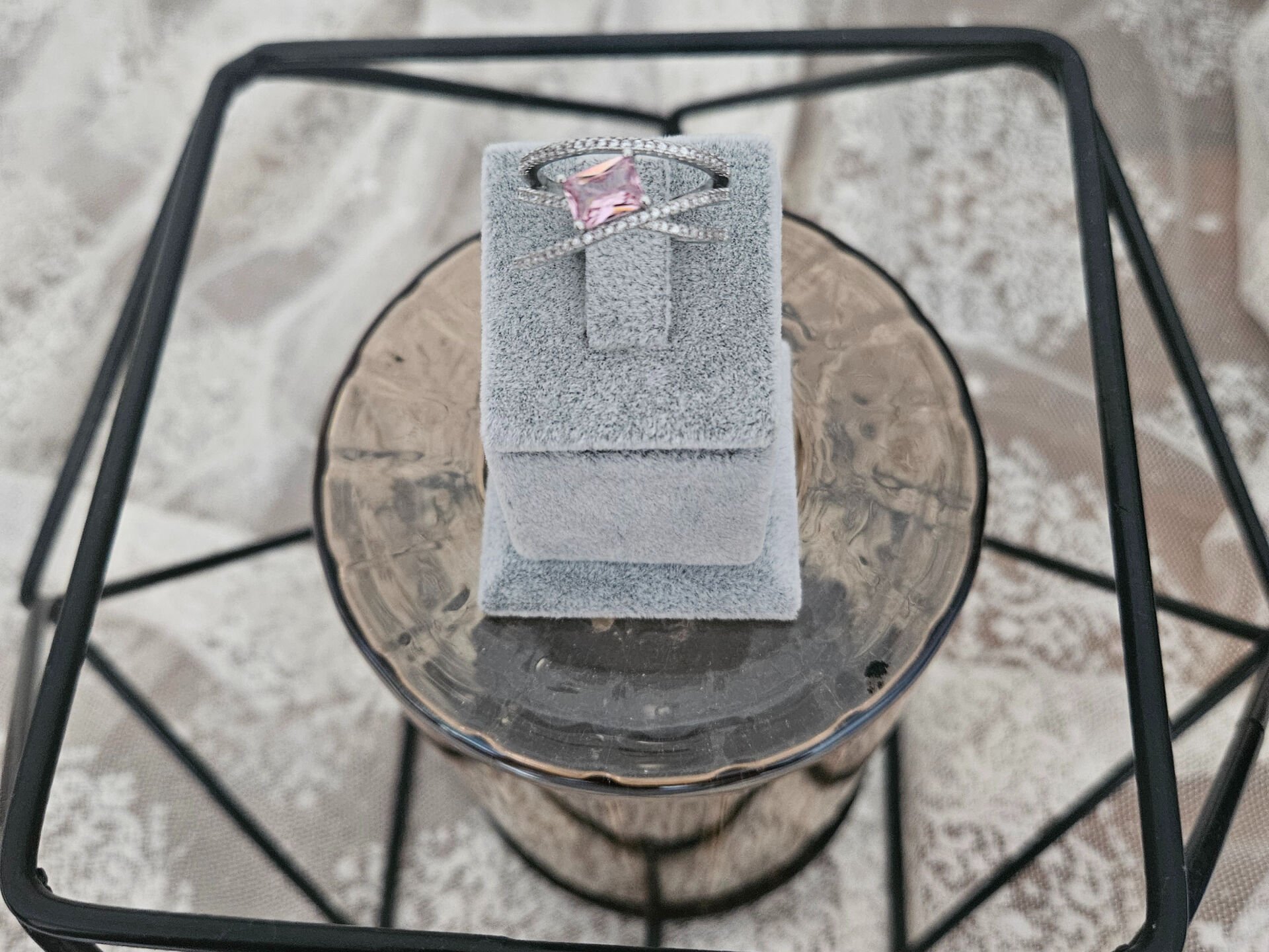 Gumus Renkli Capraz Pembe Tasli Zirkon Yuzuk