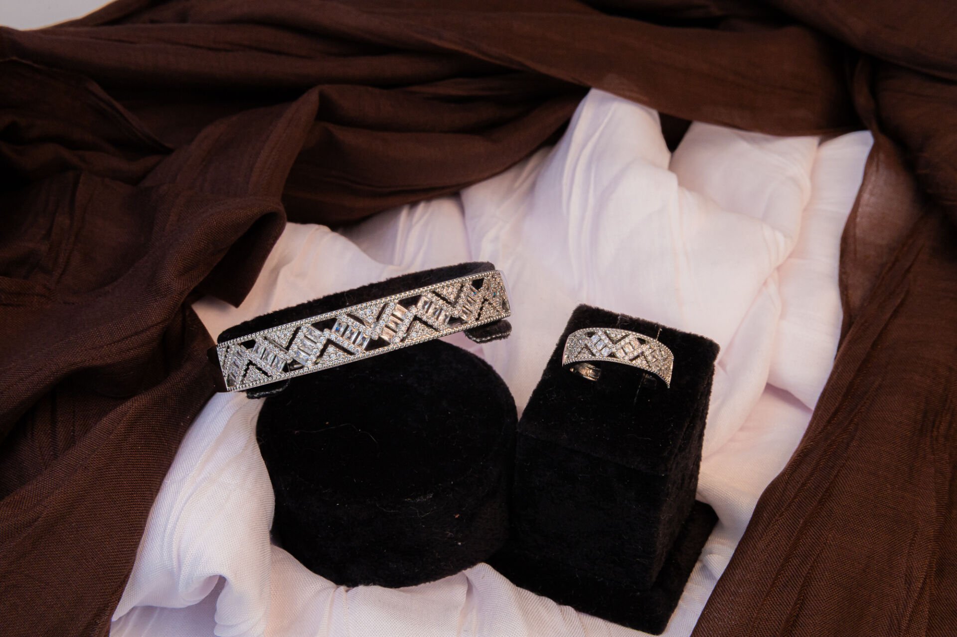 SET CST0018